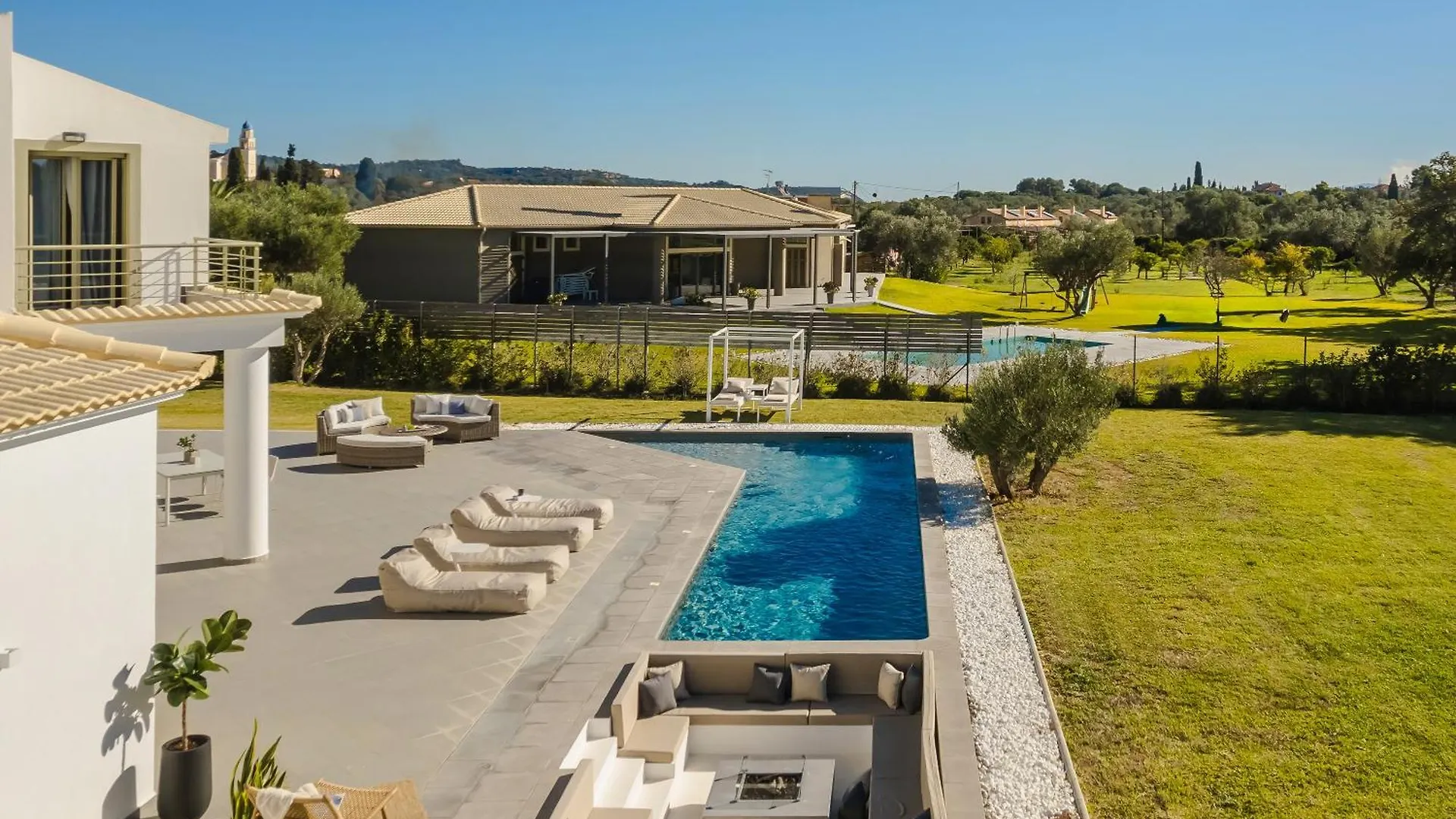 Villa Felicity Svoronata
